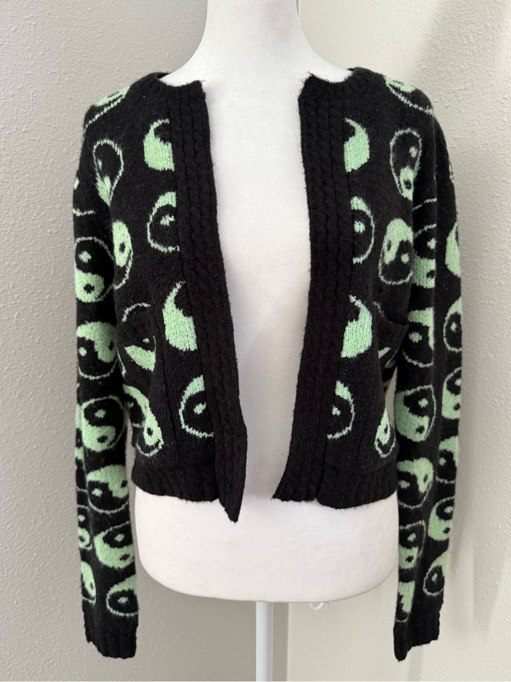 NWT Emory Park Yin Yang Cropped Cardigan Black Neon Green Size S